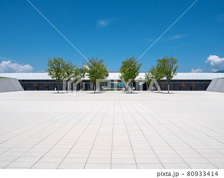 夏の青空と陸前高田の風景 80933414