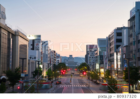 【兵庫県】5月・朝焼けの姫路駅前 80937320