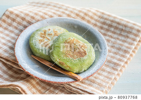 焼いた草もち 焼いた草もち 80937768