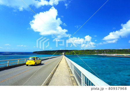 夏の沖縄　離島へドライブ　宮古島　来間島 80937968