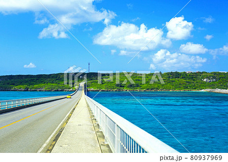 夏の沖縄 離島へドライブ 宮古島 来間島 夏の沖縄 離島へドライブ 宮古島 来間島 80937969