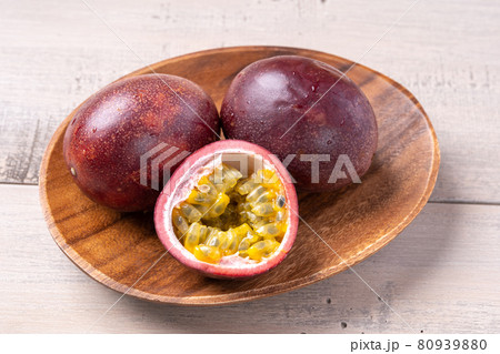 パッションフルーツ 80939880