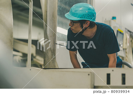 新聞印刷工場 80939934