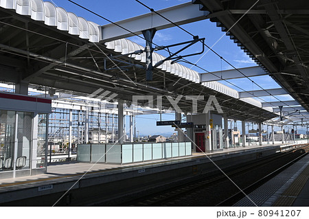 名鉄布袋駅のプラットホーム 80941207