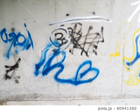 コンクリートへのスプレー落書き【新潟県】の写真素材 [80941360] - PIXTA