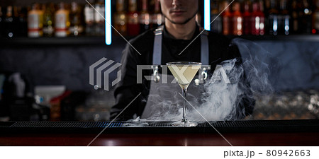 alcoholic cocktail with smoke on the bar table 80942663