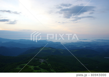 夜明けの日光霧降高原キスゲ平園地/小丸山展望台 夜明けの日光霧降高原キスゲ平園地/小丸山展望台 80943000