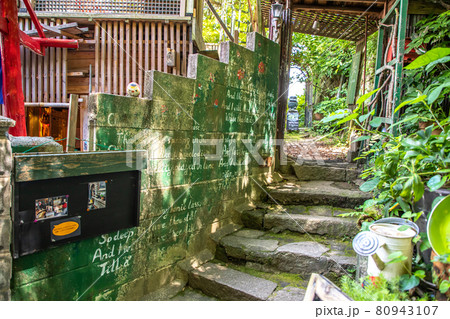 広島県　尾道・猫の細道 80943107