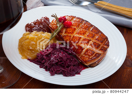 Magre duck breast with pickled cabbage, caramelized onions and jam 80944247