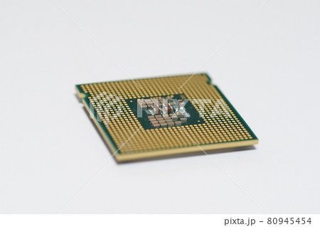 LGA775のCPUの裏面を斜めから 80945454