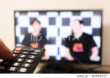 テレビをみる・漫才 テレビをみる・漫才 80946057