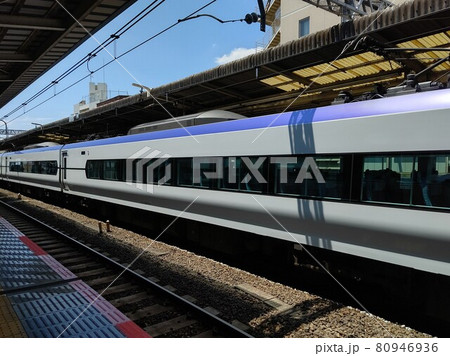 JR電車　中央本線　梓号　東京高円寺駅にて 80946936