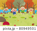 紅葉の中でジャンプする子供たち 水彩 80949501