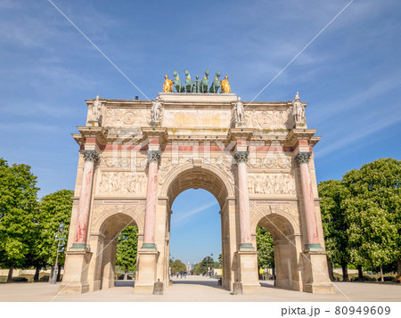 パリ、チュイルリー公園の凱旋門 パリ、チュイルリー公園の凱旋門 80949609