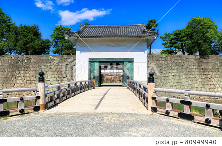 京都、二条城の本丸櫓門 80949940