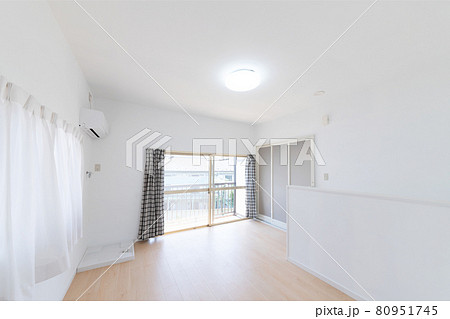 住宅リフォーム　イメージ　アパート　洗濯機 防水パン付　 80951745