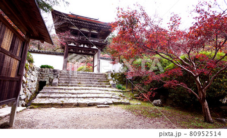 奈良の長岳寺の紅葉 80952514