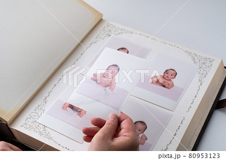 赤ちゃんの思い出写真の整理 赤ちゃんの思い出写真の整理 80953123