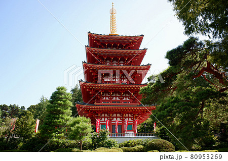東京都　高幡不動尊の五重塔 80953269