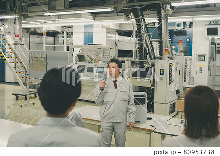 工場の朝礼 80953738