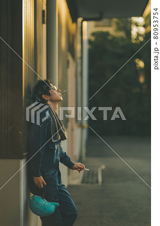 タバコと労働者と副流煙 タバコと労働者と副流煙 80953754