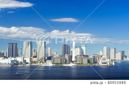 東京風景 2021夏　東京ベイエリア　晴海のタワーマンション＆スカイツリー 80953989