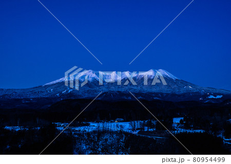 御嶽山・冬（夜明け） 80954499