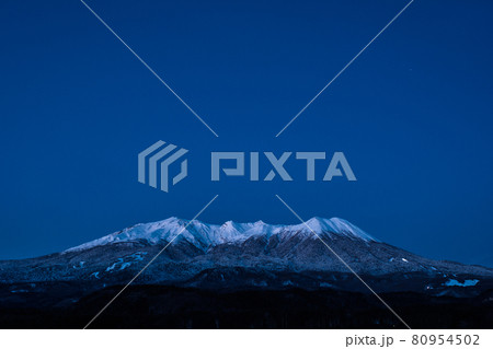 御嶽山・冬（夜明け） 80954502