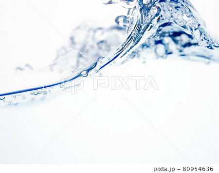 水　水面　流れ　気泡　波 80954636