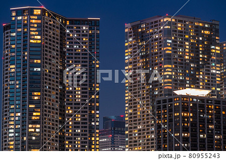 《東京都》東京ベイエリア・タワーマンションの夜景 80955243