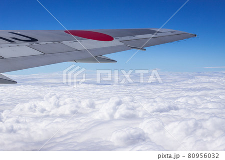 機内からの雲海 80956032