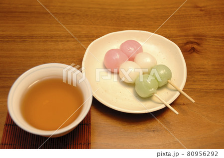 久しぶりに食べた お団子 久しぶりに食べた お団子 80956292