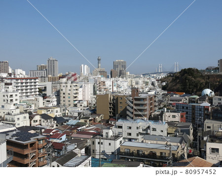 横浜市中区の山手イタリア山庭園からの眺め(横浜ベイブリッジ・横浜マリンタワー) 横浜市中区の山手イタリア山庭園からの眺め(横浜ベイブリッジ・横浜マリンタワー) 80957452
