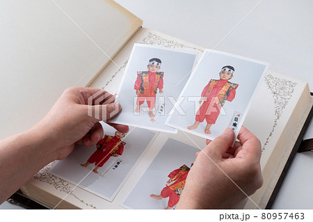 子供の思い出写真整理 80957463