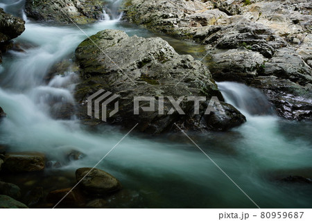 急流の滑床渓谷 急流の滑床渓谷 80959687