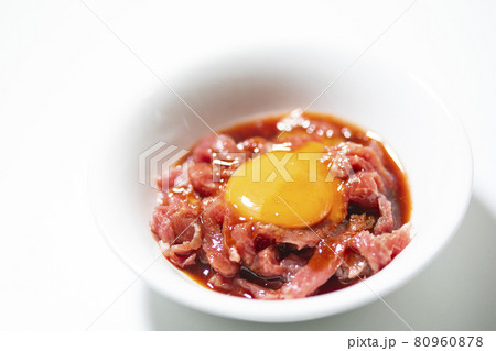 馬肉のユッケ 馬肉のユッケ 80960878