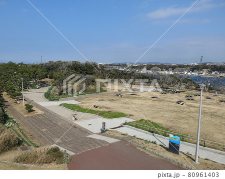 神奈川県立城ヶ島公園の第二展望台からの眺め(北側 うみのね広場・城ヶ島大橋) 神奈川県立城ヶ島公園の第二展望台からの眺め(北側 うみのね広場・城ヶ島大橋) 80961403