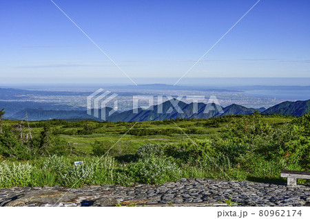 早朝の弥陀ヶ原から富山平野を望む 80962174