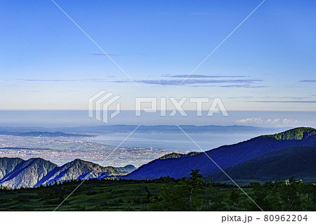 早朝の弥陀ヶ原から富山平野を望む 80962204