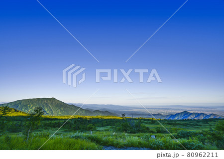 早朝の弥陀ヶ原から富山平野を望む 80962211