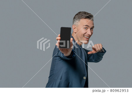 Happy man showing smartphone screen 80962953