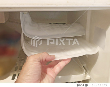 冷凍庫の霜取り 冷凍庫の霜取り 80963269