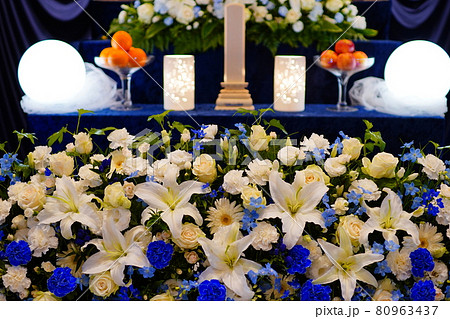 カサブランカが入った花祭壇 カサブランカが入った花祭壇 80963437