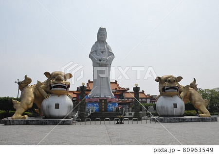 台湾、基隆、中正公園、大仏禅寺、観音像と狛犬 台湾、基隆、中正公園、大仏禅寺、観音像と狛犬 80963549
