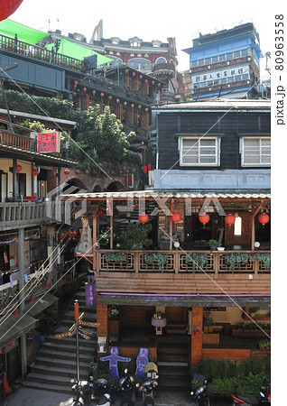台湾、九份、豎崎路の階段、ノスタルジックな街並 80963558