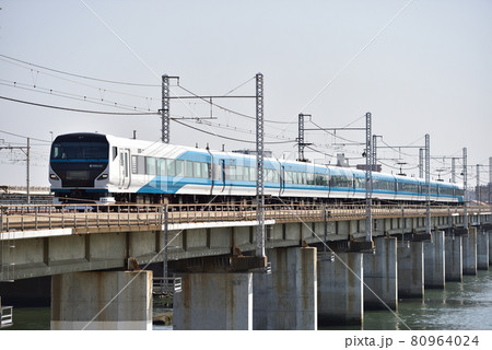 東海道本線　茅ヶ崎－平塚　JR東日本　E257系2000番台　NA-06編成（大宮）　踊り子 80964024