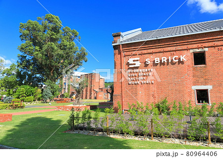 【兵庫県】晴天下の洲本市民広場(エスブリック) 【兵庫県】晴天下の洲本市民広場(エスブリック) 80964406