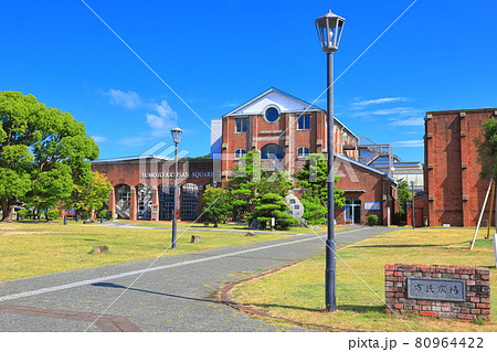 【兵庫県】晴天下の洲本市立洲本図書館 【兵庫県】晴天下の洲本市立洲本図書館 80964422