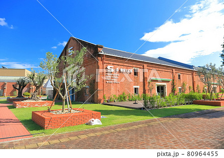 【兵庫県】晴天下の洲本市民広場（エスブリック） 80964455