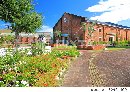 【兵庫県】晴天下の洲本市民広場（エスブリック） 80964460